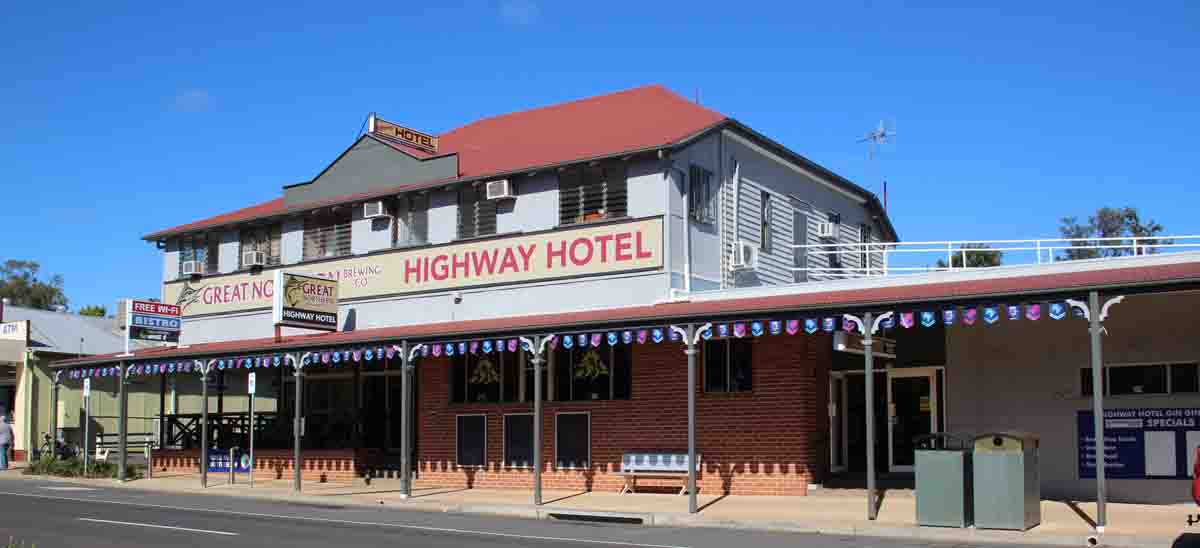 Highway Hotel On Road To Market - Pubtic