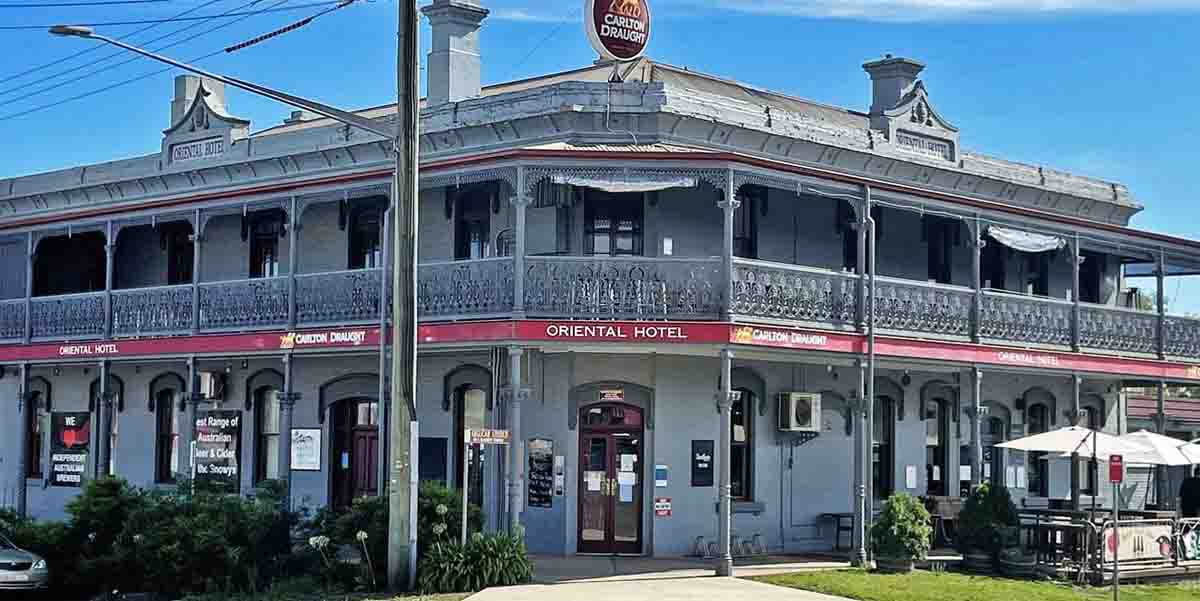 ORIENTAL HOTEL TUMUT ON OFFER - PubTIC