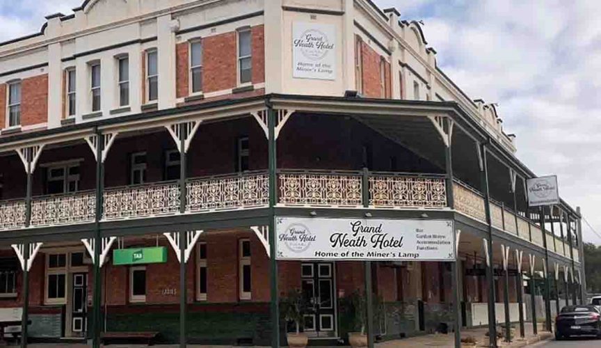 CESSNOCK GRANDEUR UP FOR GRABS - PubTIC