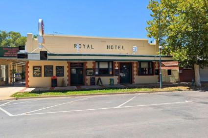 ROYAL HOTEL-MOTEL