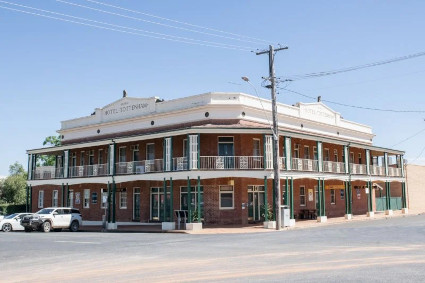 TOTTENHAM HOTEL TOTTENHAM HOTEL