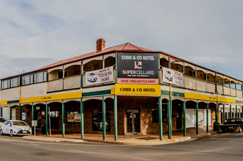 COBB & CO HOTEL