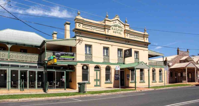 KNOX STEAMS HOME ON THE RAILWAY