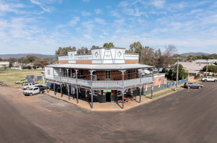 COMMERCIAL HOTEL COMMERCIAL HOTEL
